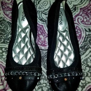 Justice Girls size 6 black shoes